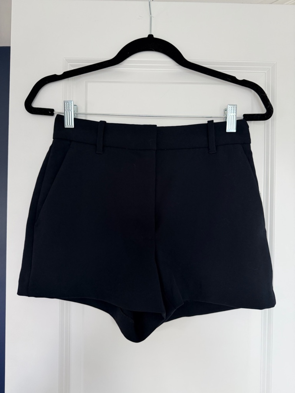 Aritzia Wilfred Black High-Waist Tailored Shorts